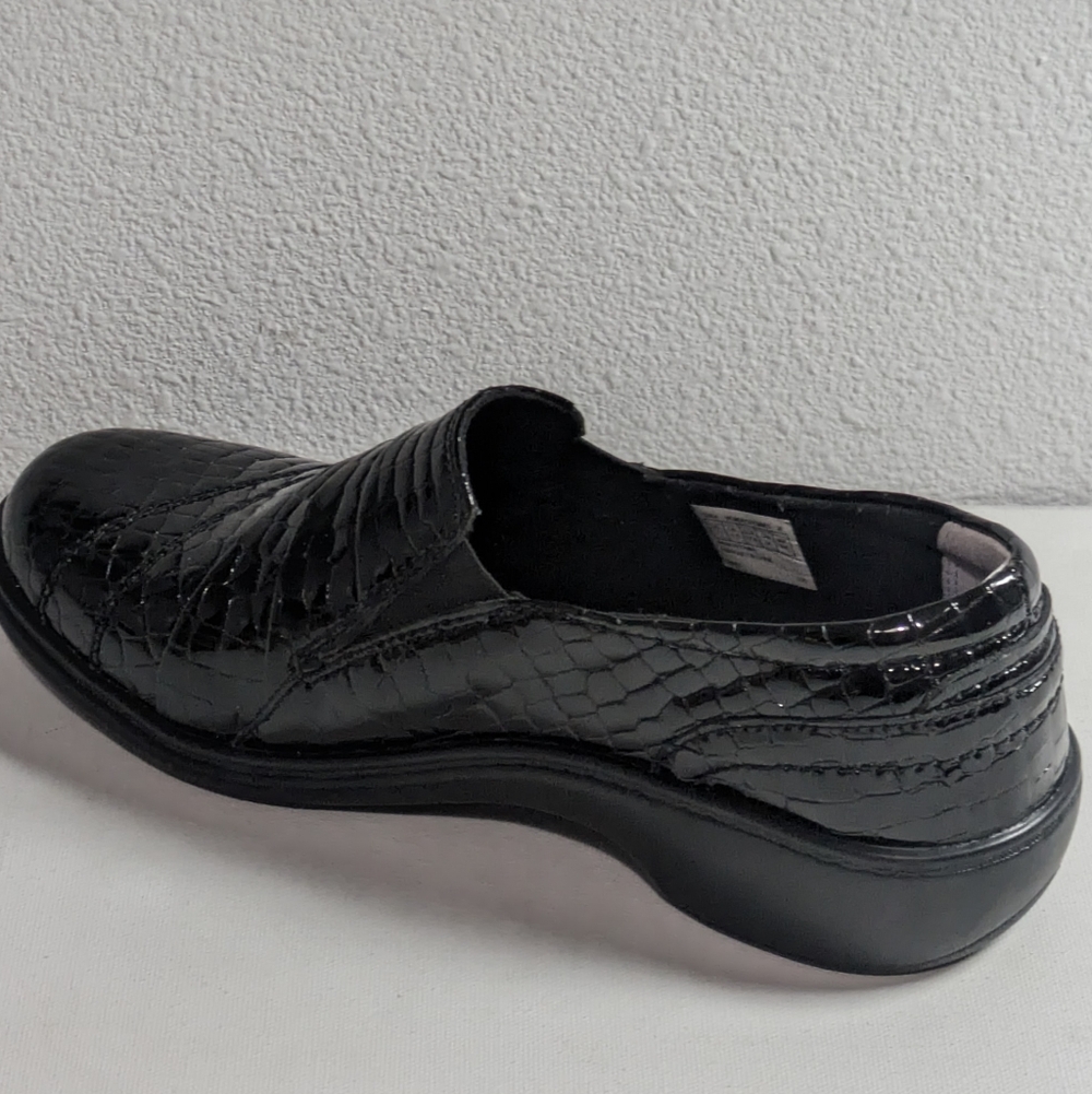 Aravon DANIELLE-AR Women's NEW Slip-on Flats Black Leather Sz 7 2E Crocodile - Picture 6 of 10